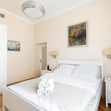 P&o Serviced Plac Konstytucji Apartman