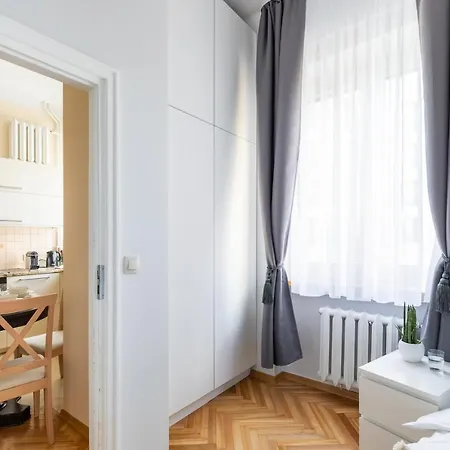 P&o Serviced Plac Konstytucji